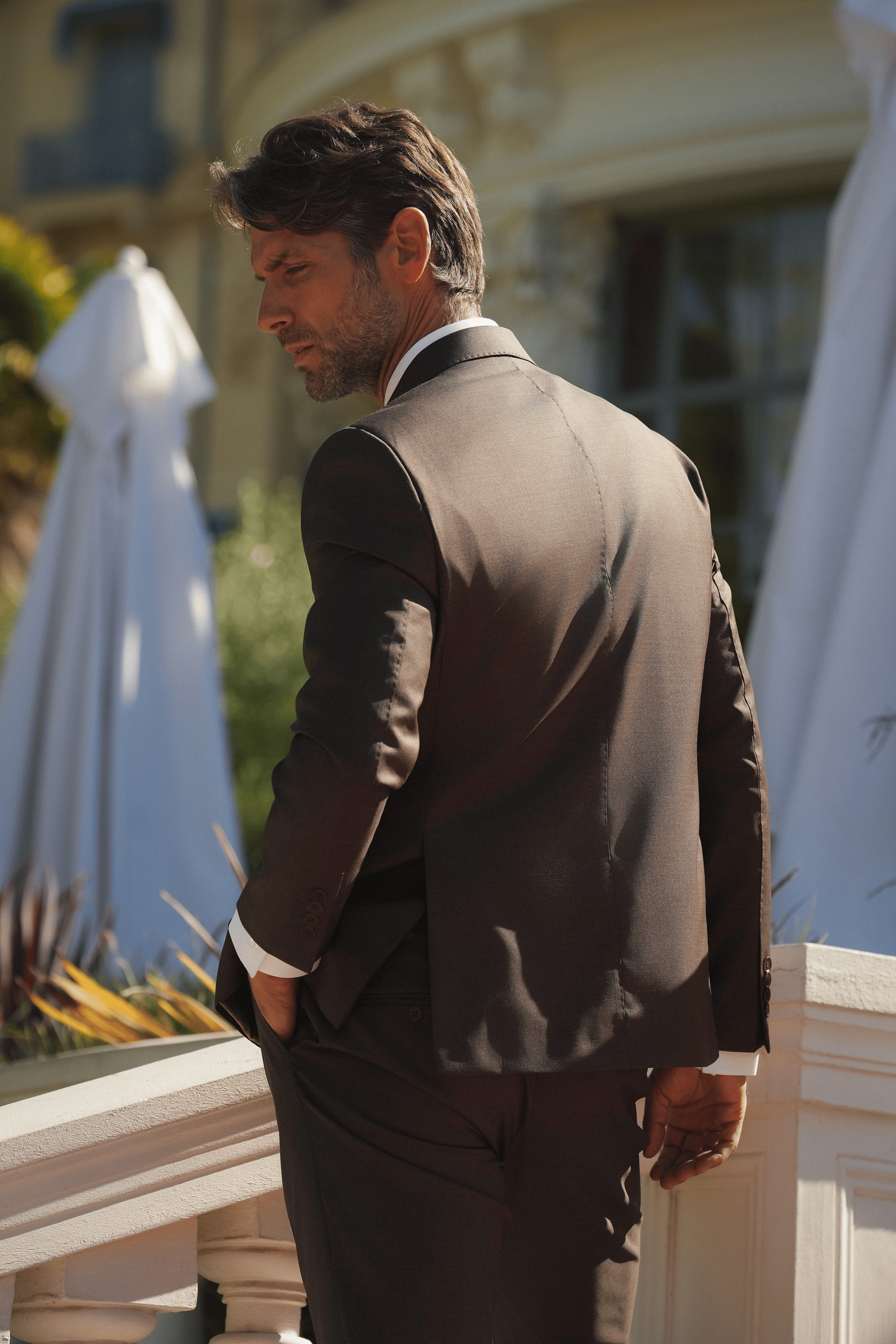 Brauner Slim-Fit Wollanzug mit Zweireiher