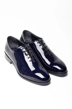 Dunkelblauer Oxford-Schuh aus Lackleder im Ganzschnitt