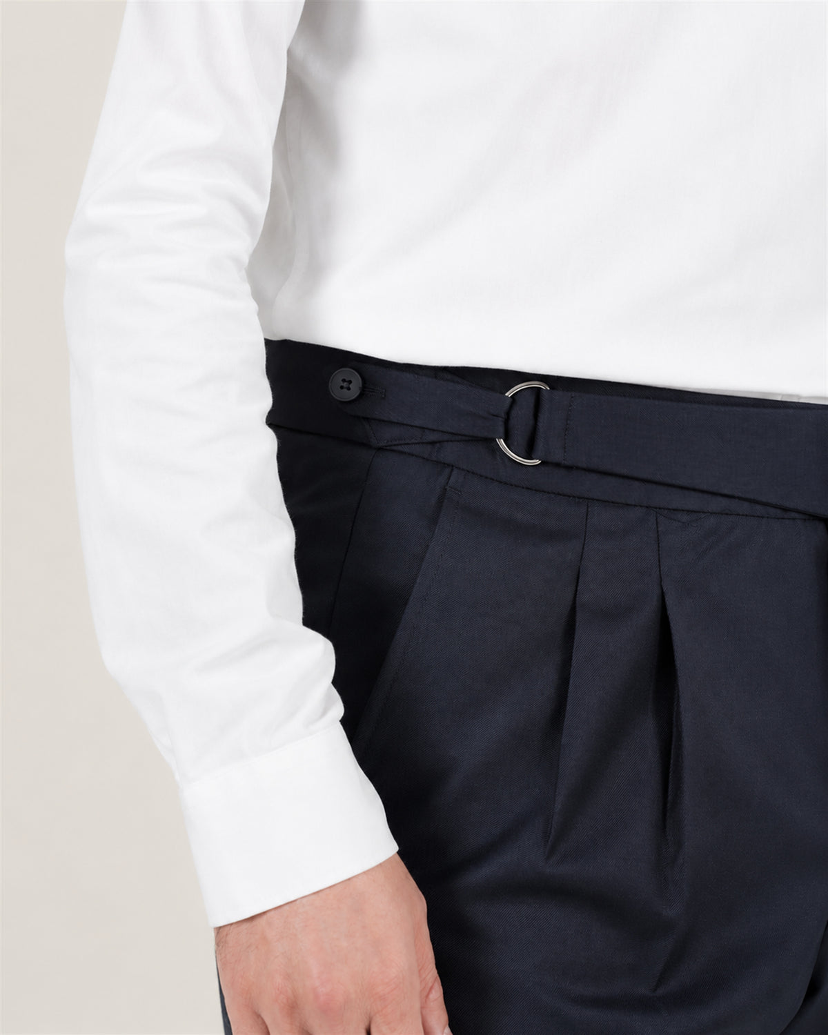 Dunkelblaue Hose aus italienischer Wolle Tailored Fit