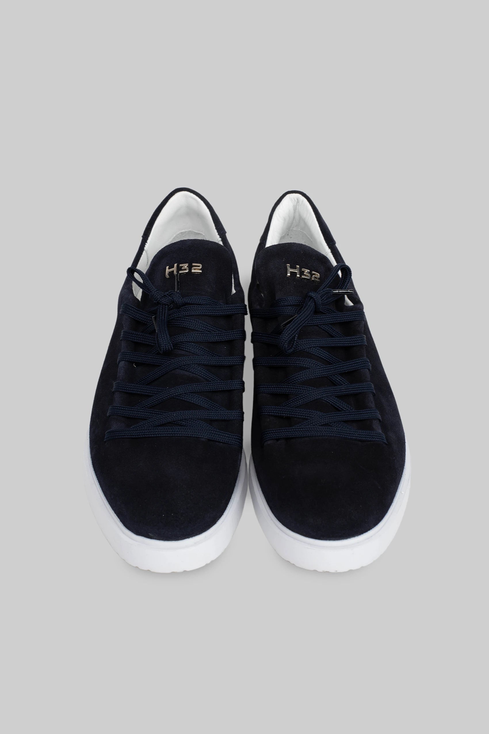 Dunkelblauer Sneaker aus Wildleder