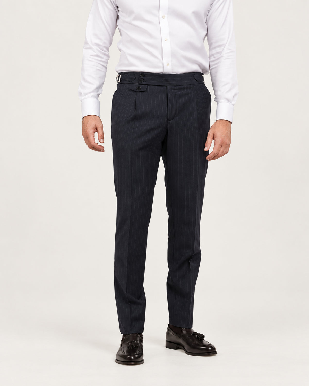 Dunkelblauer Nadelstreifen-Slim-Fit-Zweireiher aus Wolle