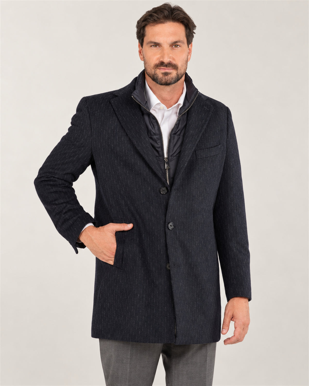 Dunkelblauer italienischer Wollmantel