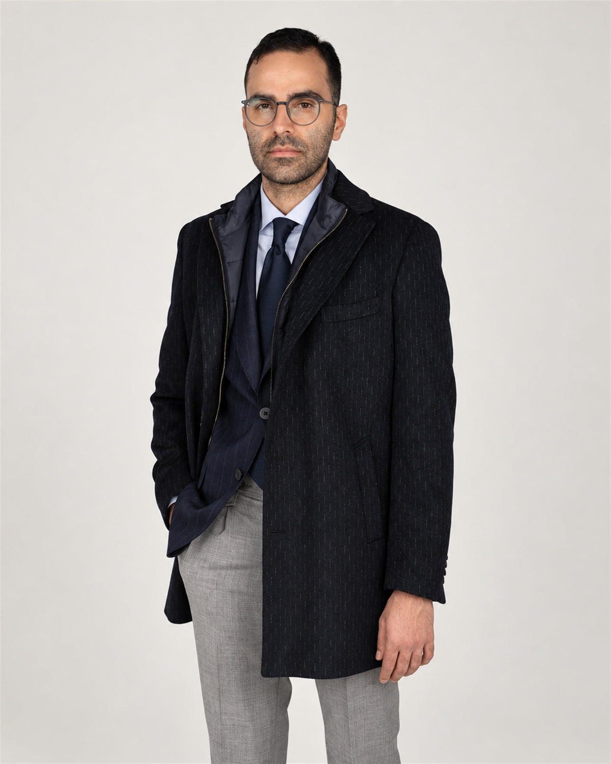 Dunkelblauer italienischer Wollmantel