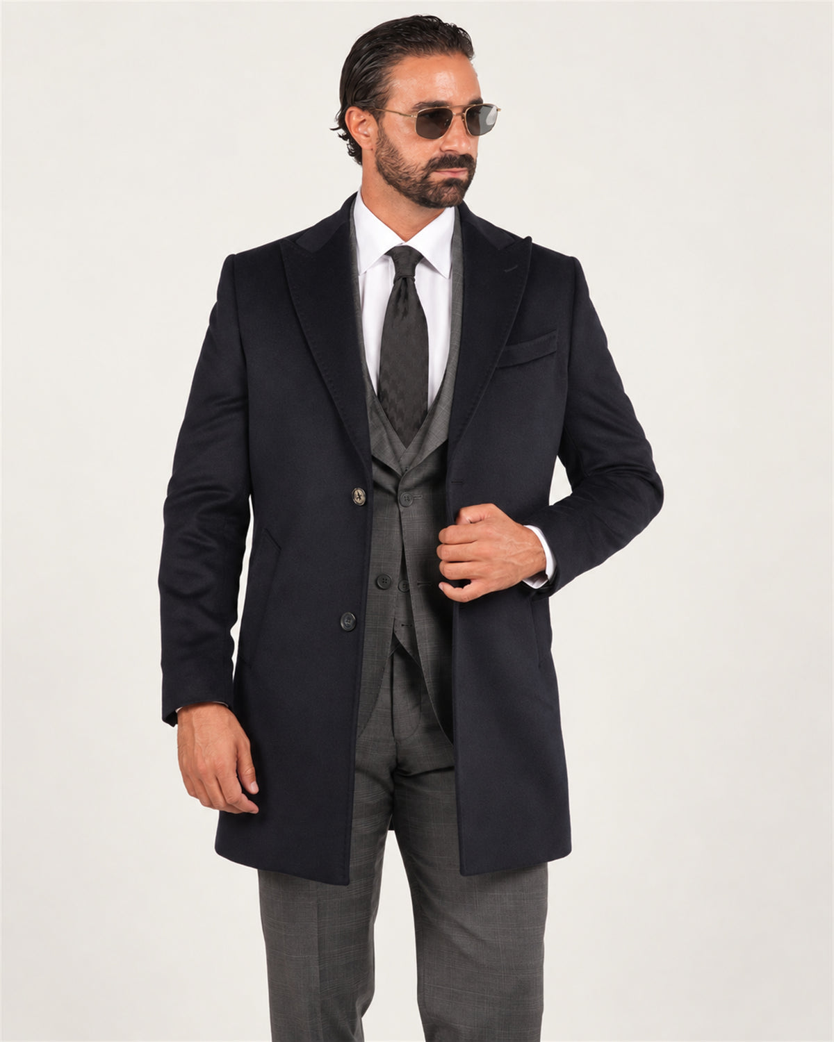 Dunkelblauer italienischer Wollmantel mit Tailored Fit