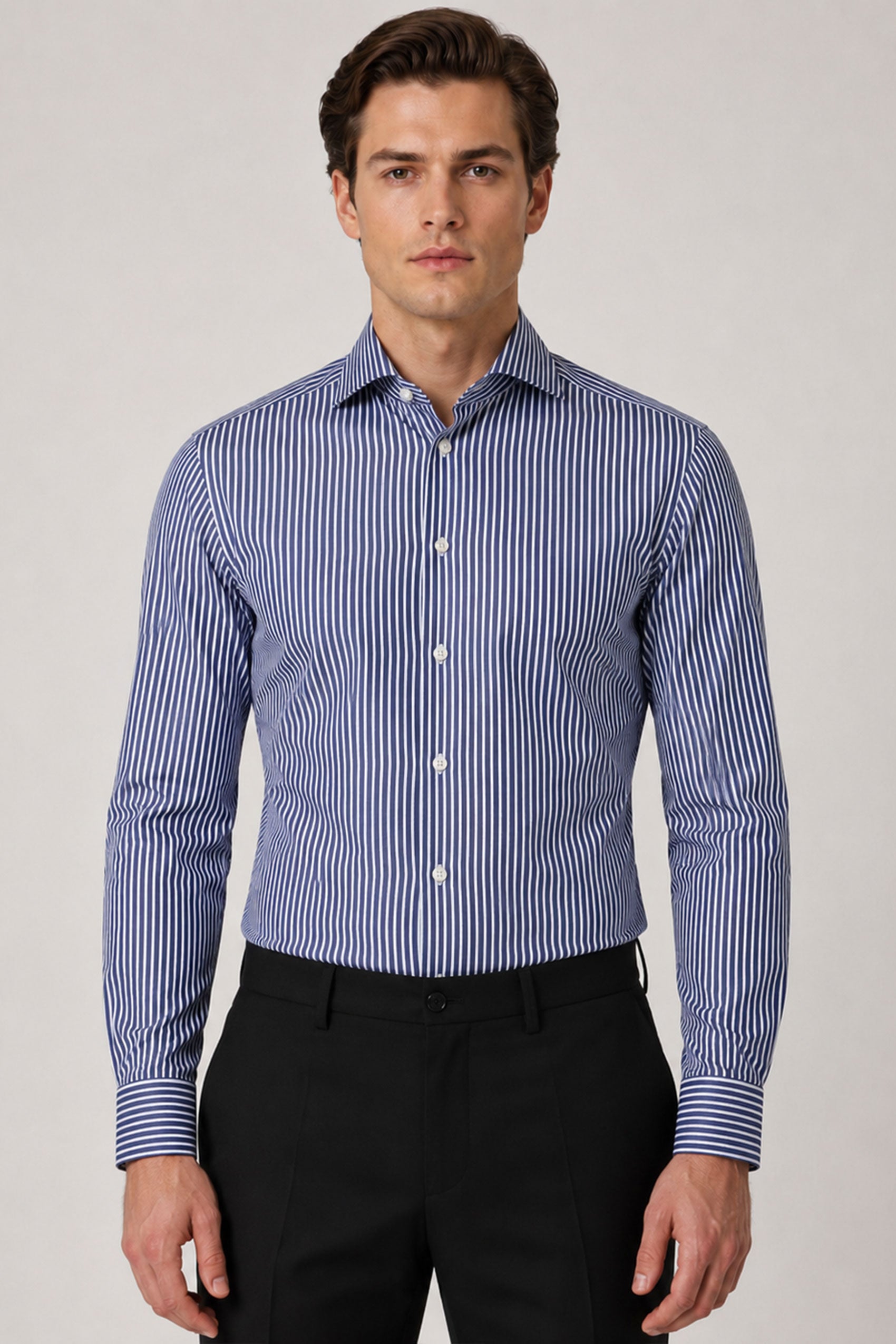 Dunkelblaues Slim Fit Baumwollhemd mit weißen Streifen