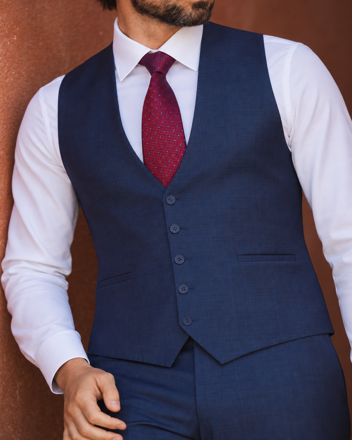 Marineblauer karierter Slim-Fit-Dreiteiler aus Wolle – Weste am Modell
