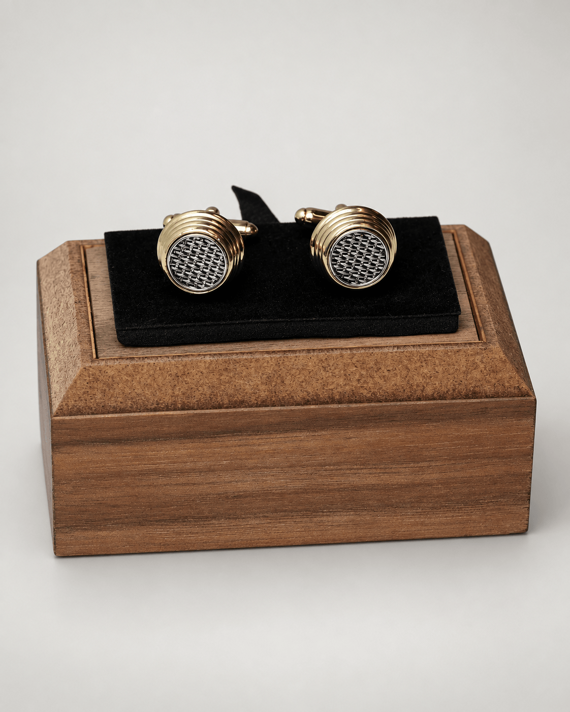 Golden cufflinks made of Italian metal, round design