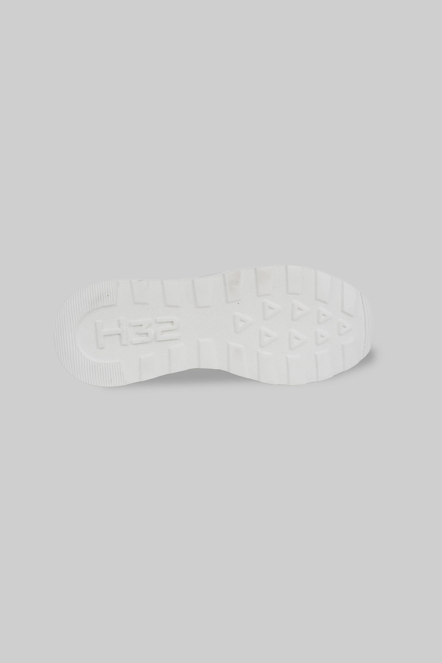 Grauer Ledersneaker