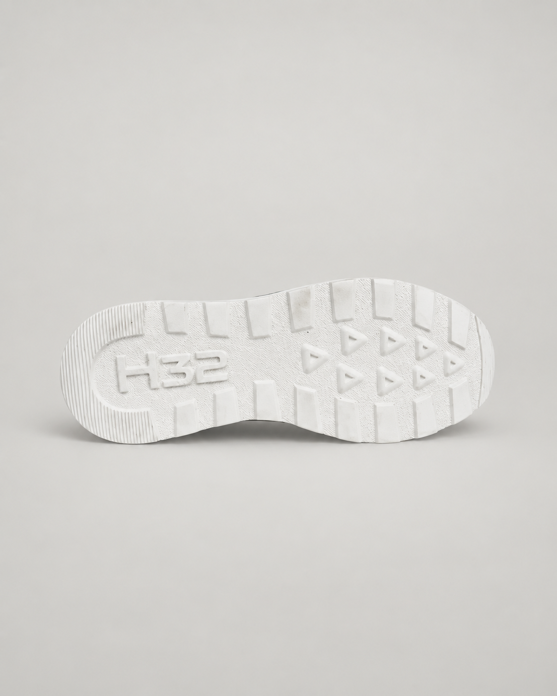 Grauer Ledersneaker