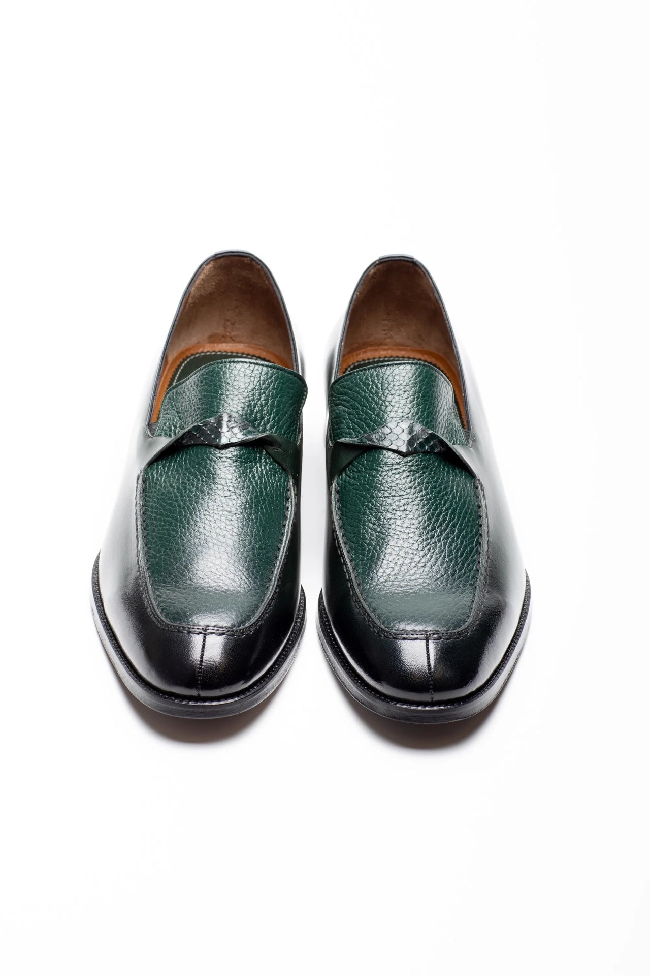 Grüne klassische Schuhe