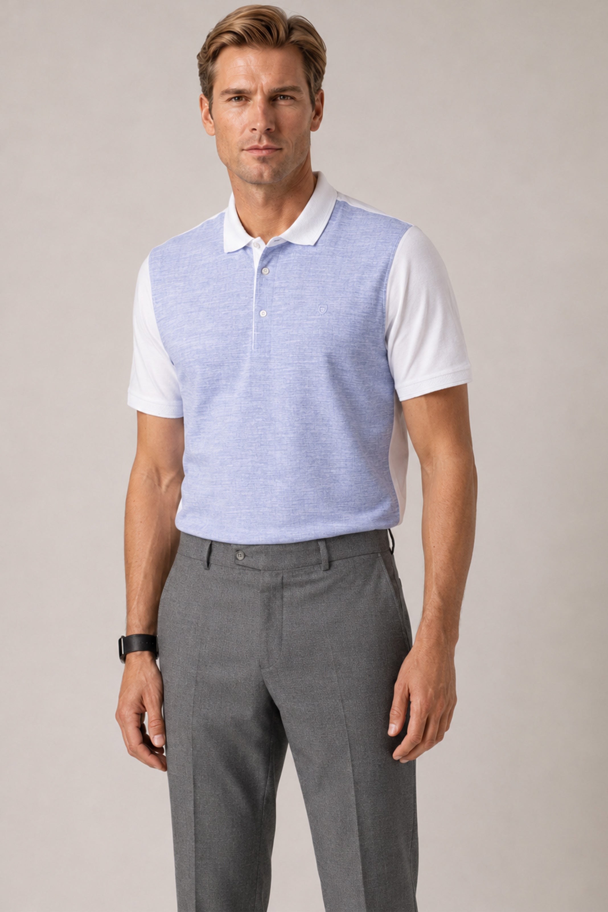 Hellblau und weiss gemustertes Polo-Shirt aus Baumwolle