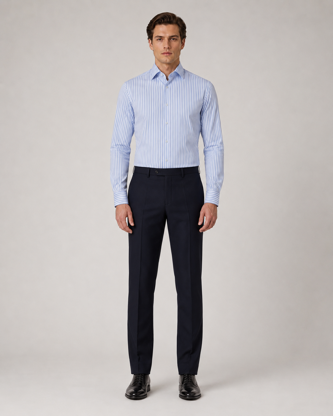 Hellblaues gestreiftes Modern Fit Hemd