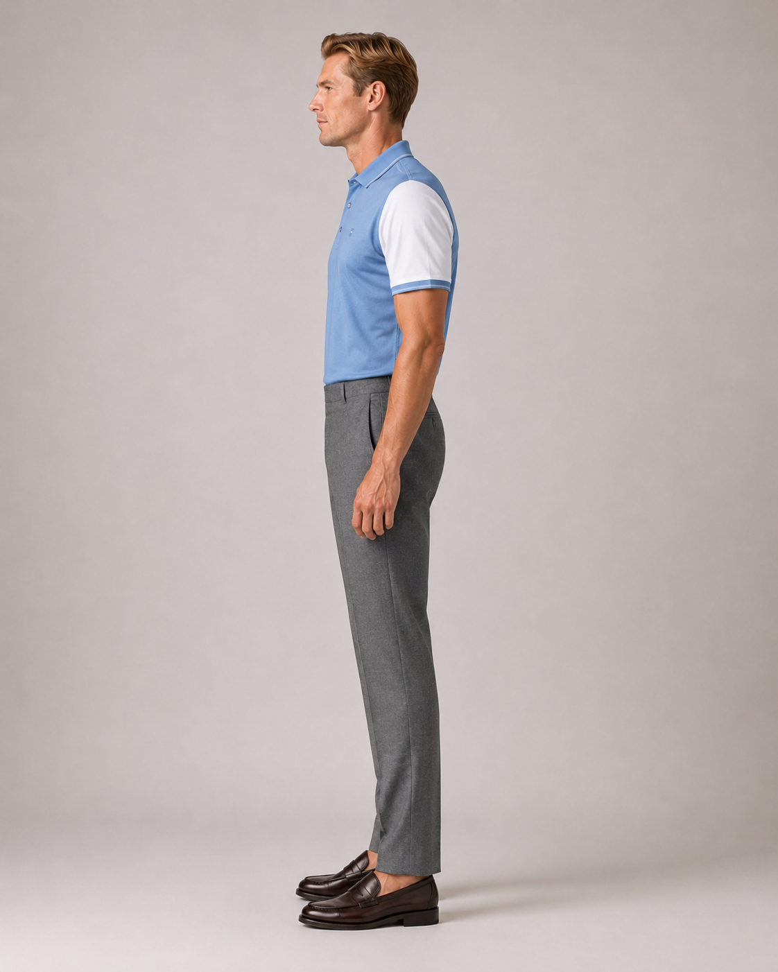 Hellblaues und weisses Polo-Shirt aus Baumwolle