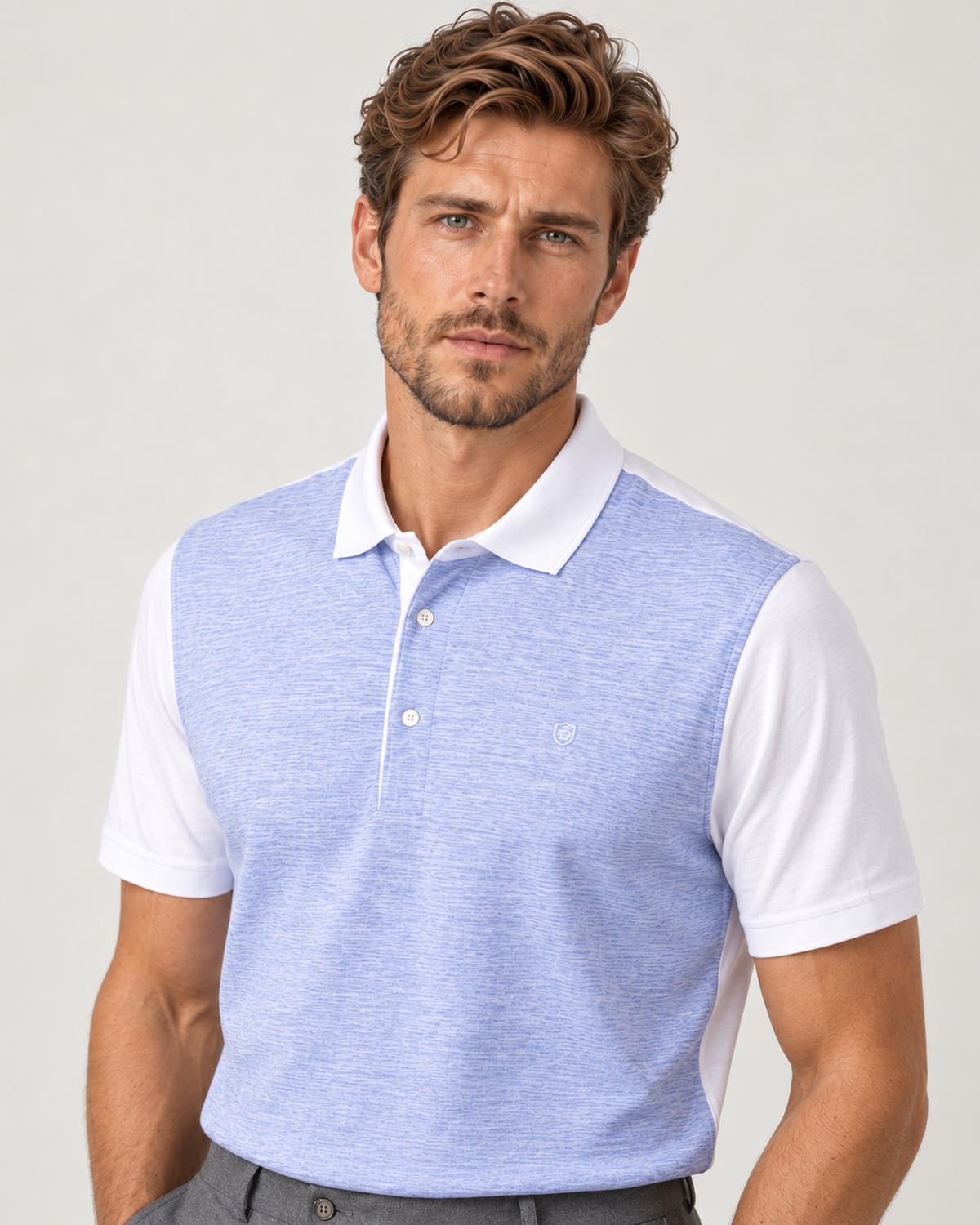 Hellblau und weiss gemustertes Polo-Shirt aus Baumwolle