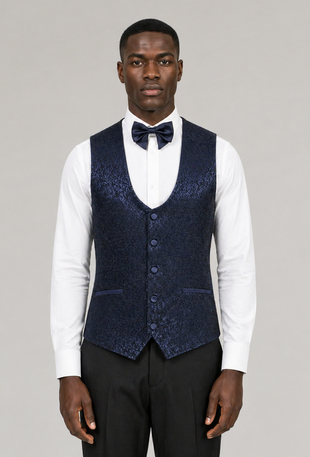 Dunkelblauer Slim Fit Smoking für Herren Eleganter Hochzeitsanzug mit Satinrevers und Einreiher