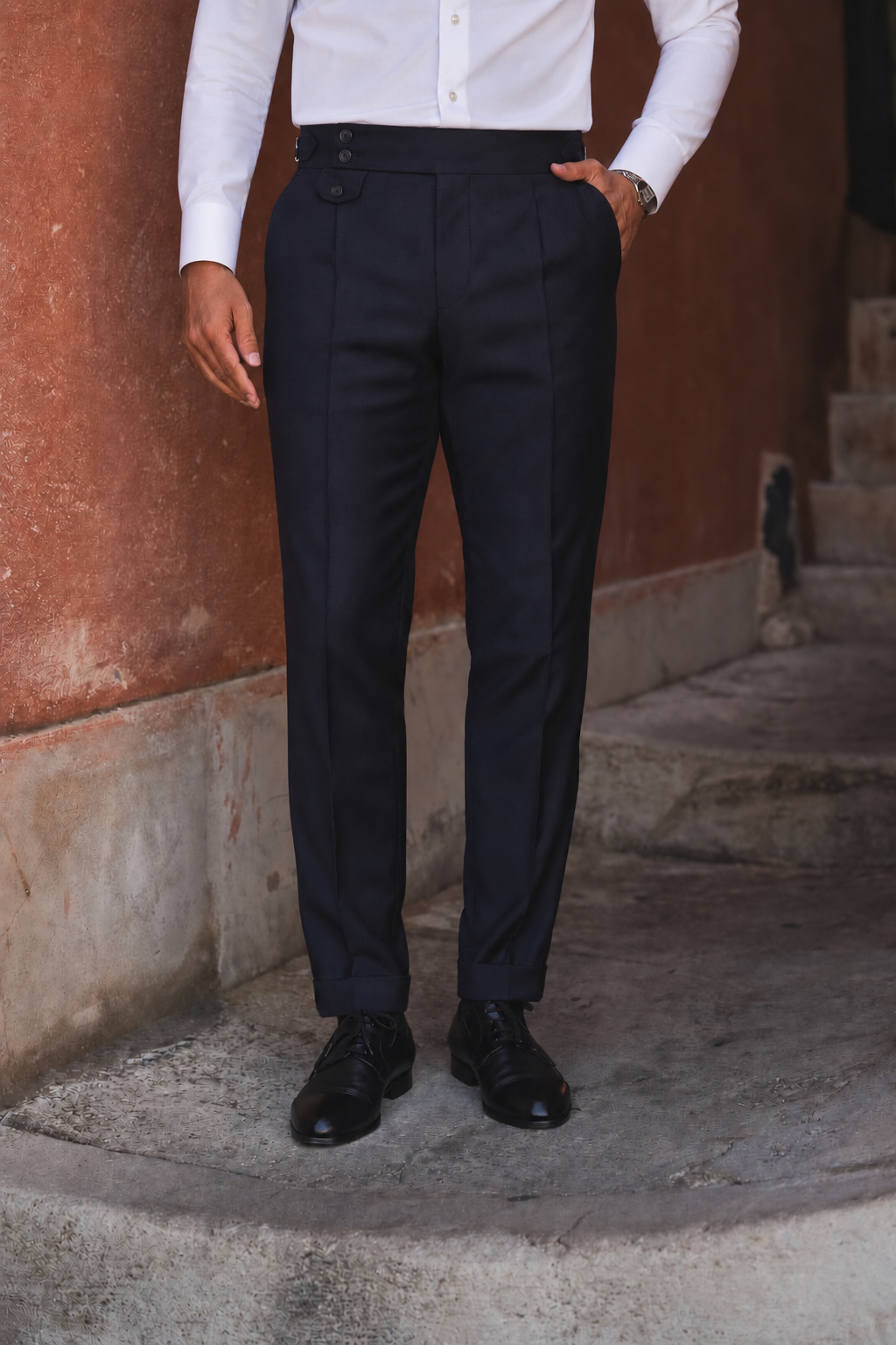 Dunkelblauer Slim-Fit-Dreiteiler aus Super-130S-Wolle – Ansicht der Hose
