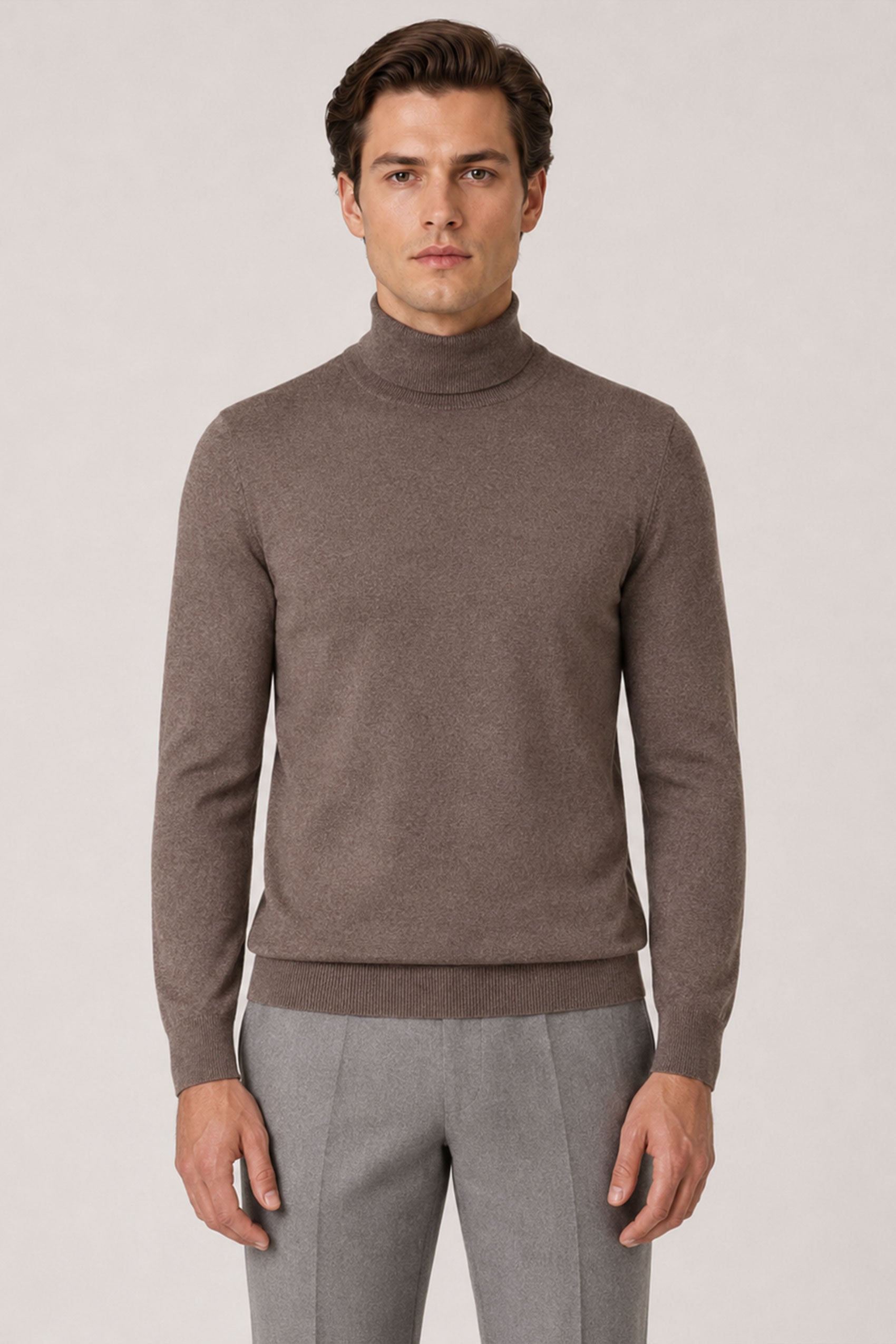 Rollkragenpullover Brünette