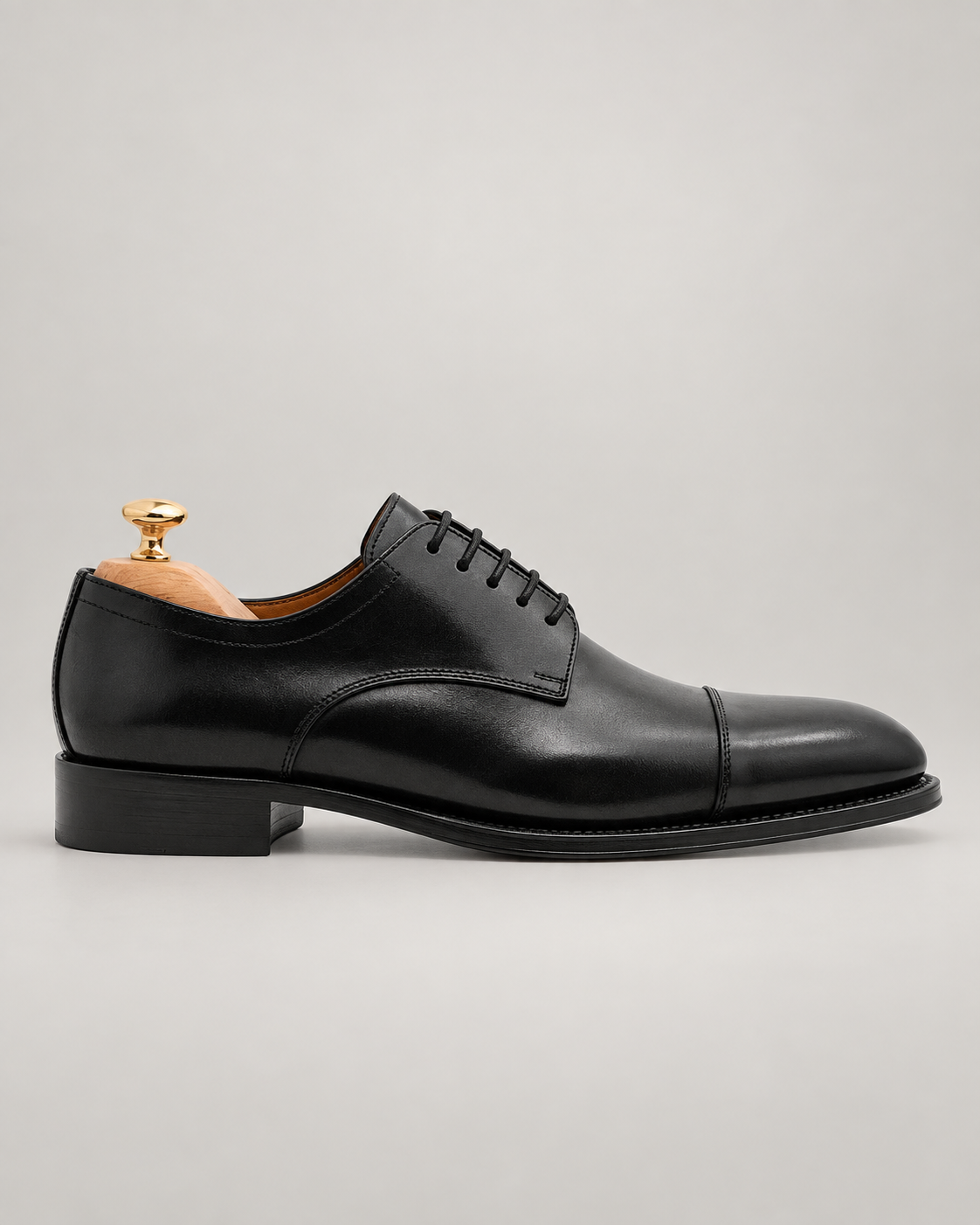 Schwarze Derby-Schuhe aus Kalbsleder mit Cap Toe