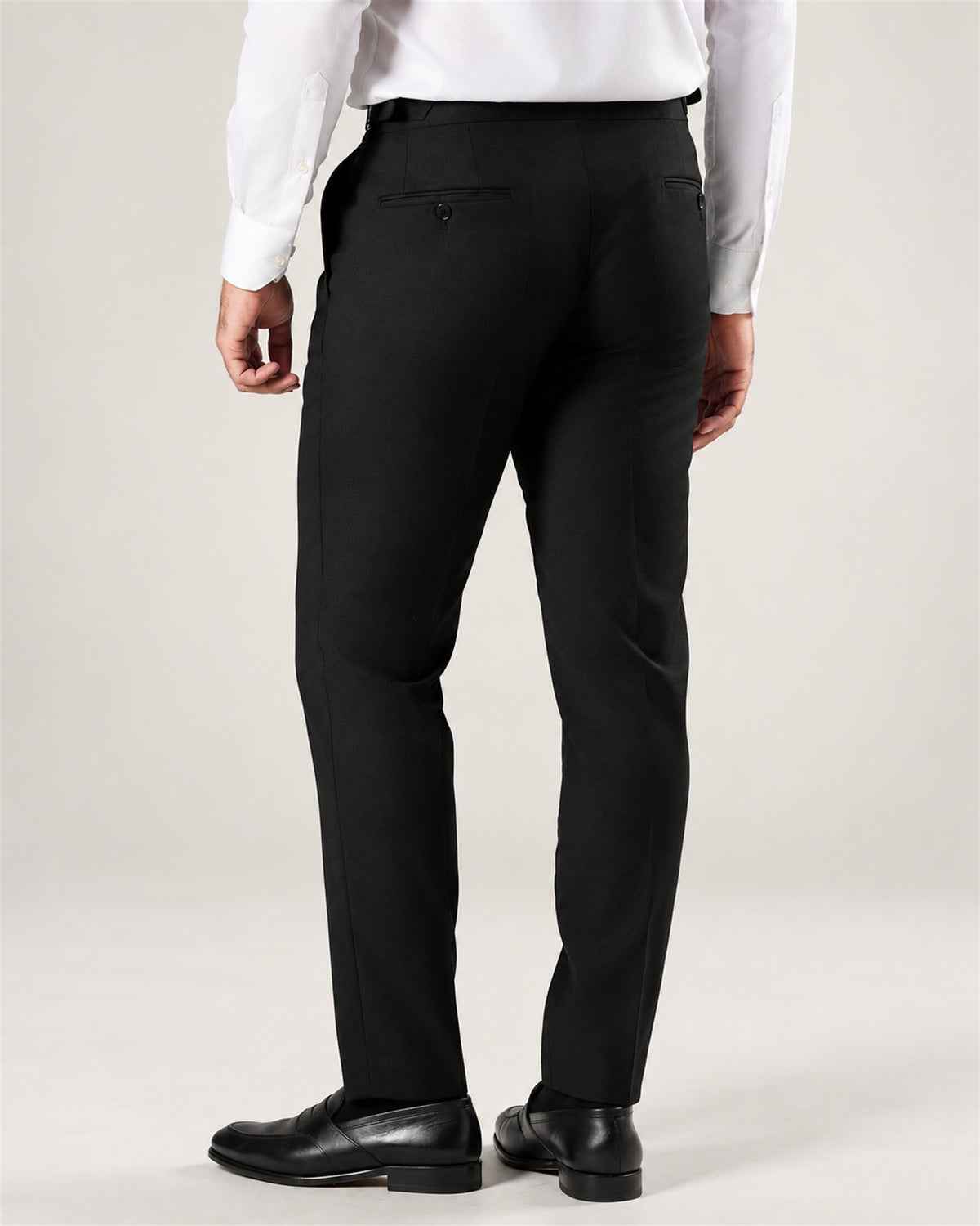 Schwarze Tailored-Fit Stoffhose aus Super-130’s-Wolle