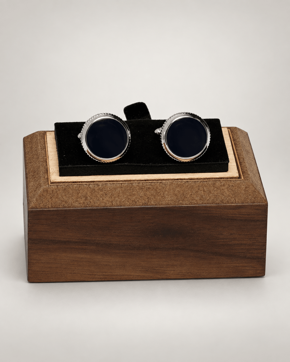 Silver cufflinks made of Italian metal, round design