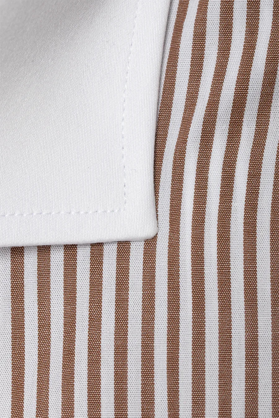 Braunes Slim Fit Hemd aus Baumwolle mit weißen Streifen