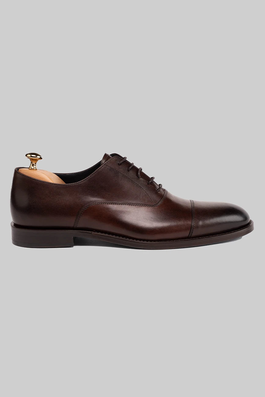 Brauner Oxford-Schuh aus Kalbsleder