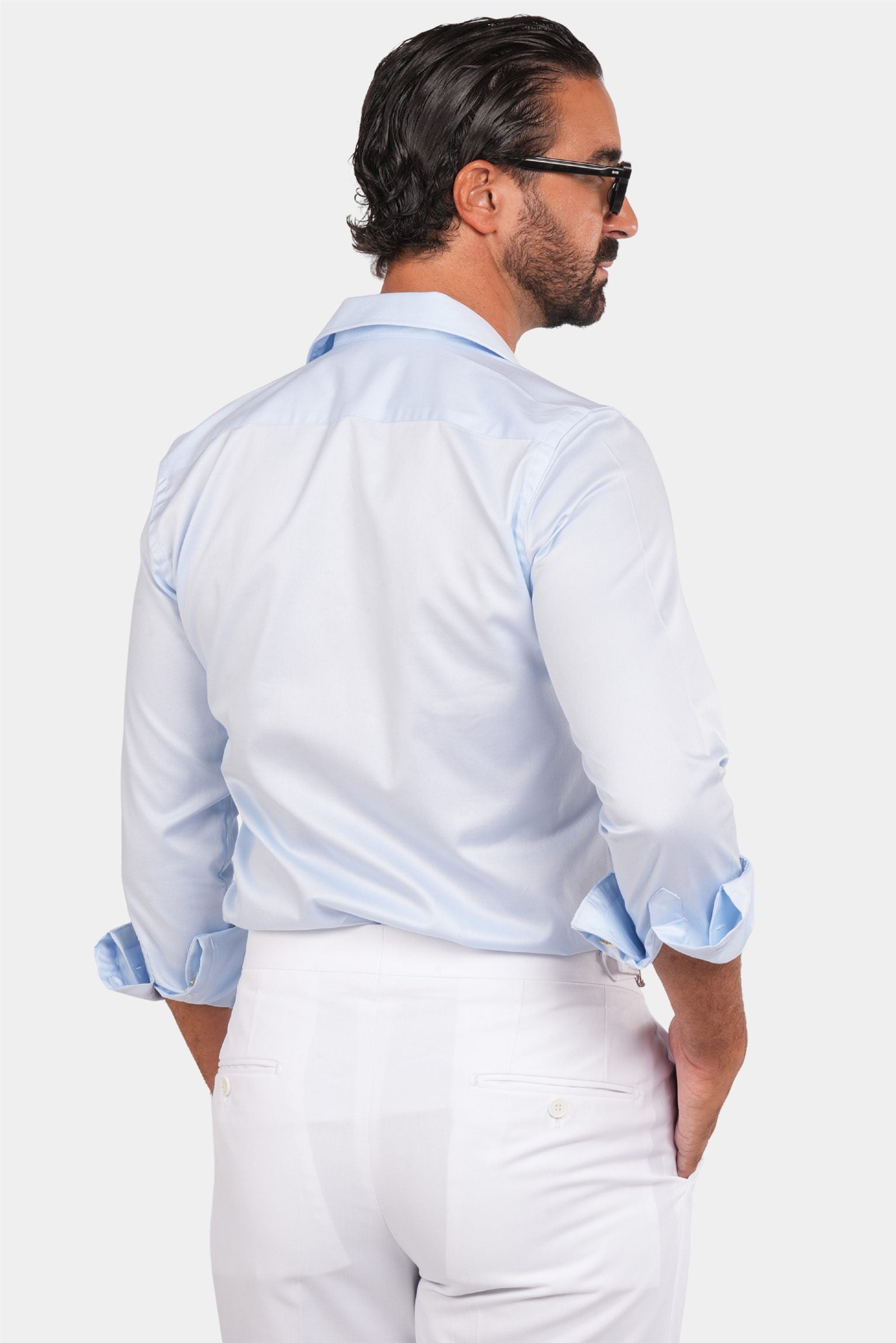 Helles Blaues Safari-Hemd