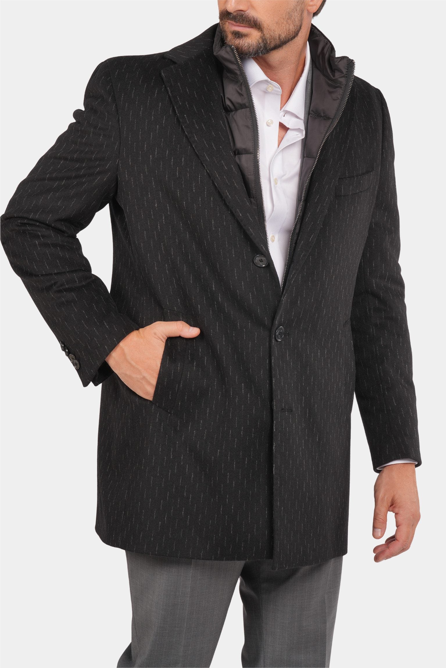 Schwarzer italienischer Wollmantel