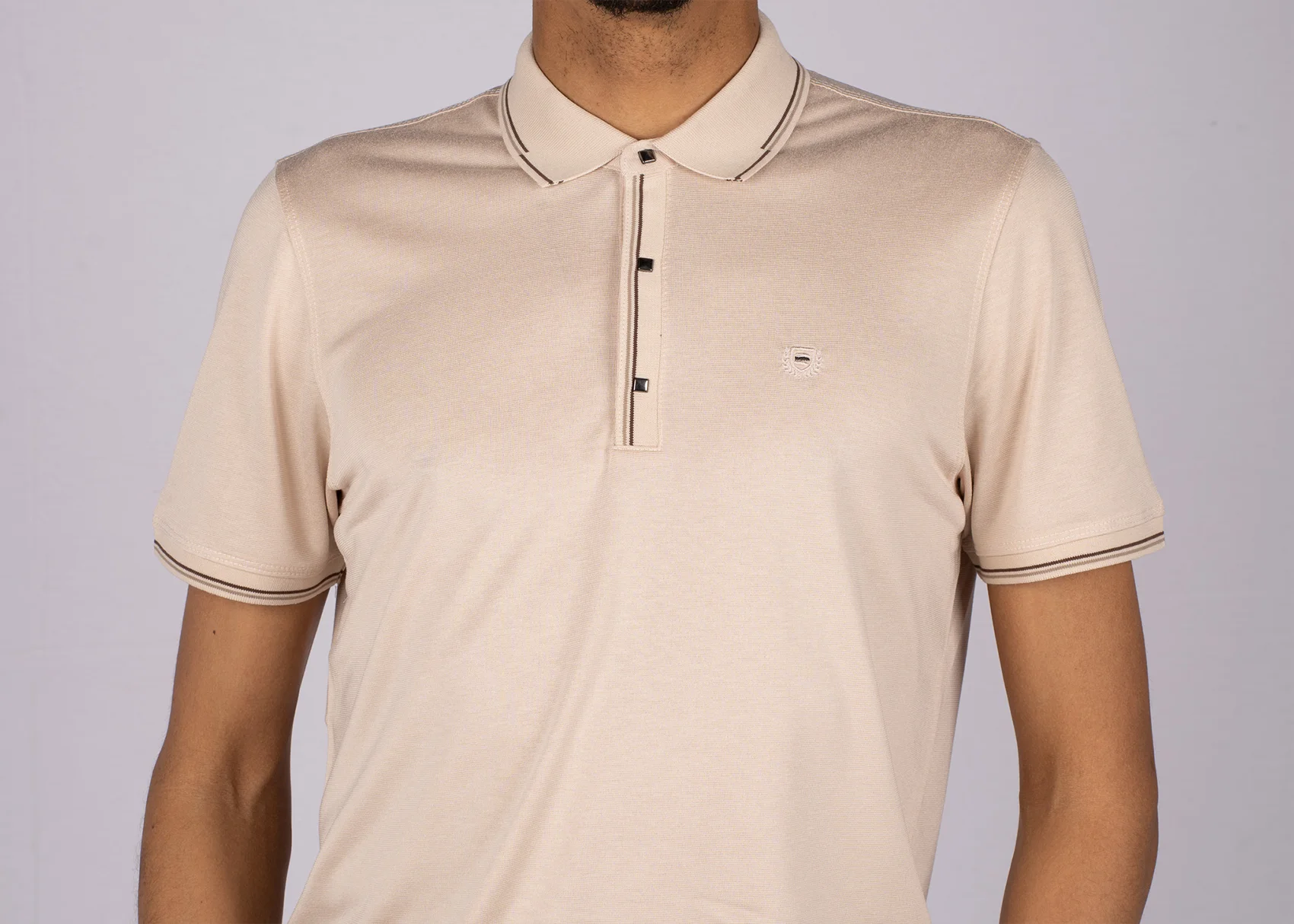 Cremefarbiges Polo-Shirt aus Baumwolle