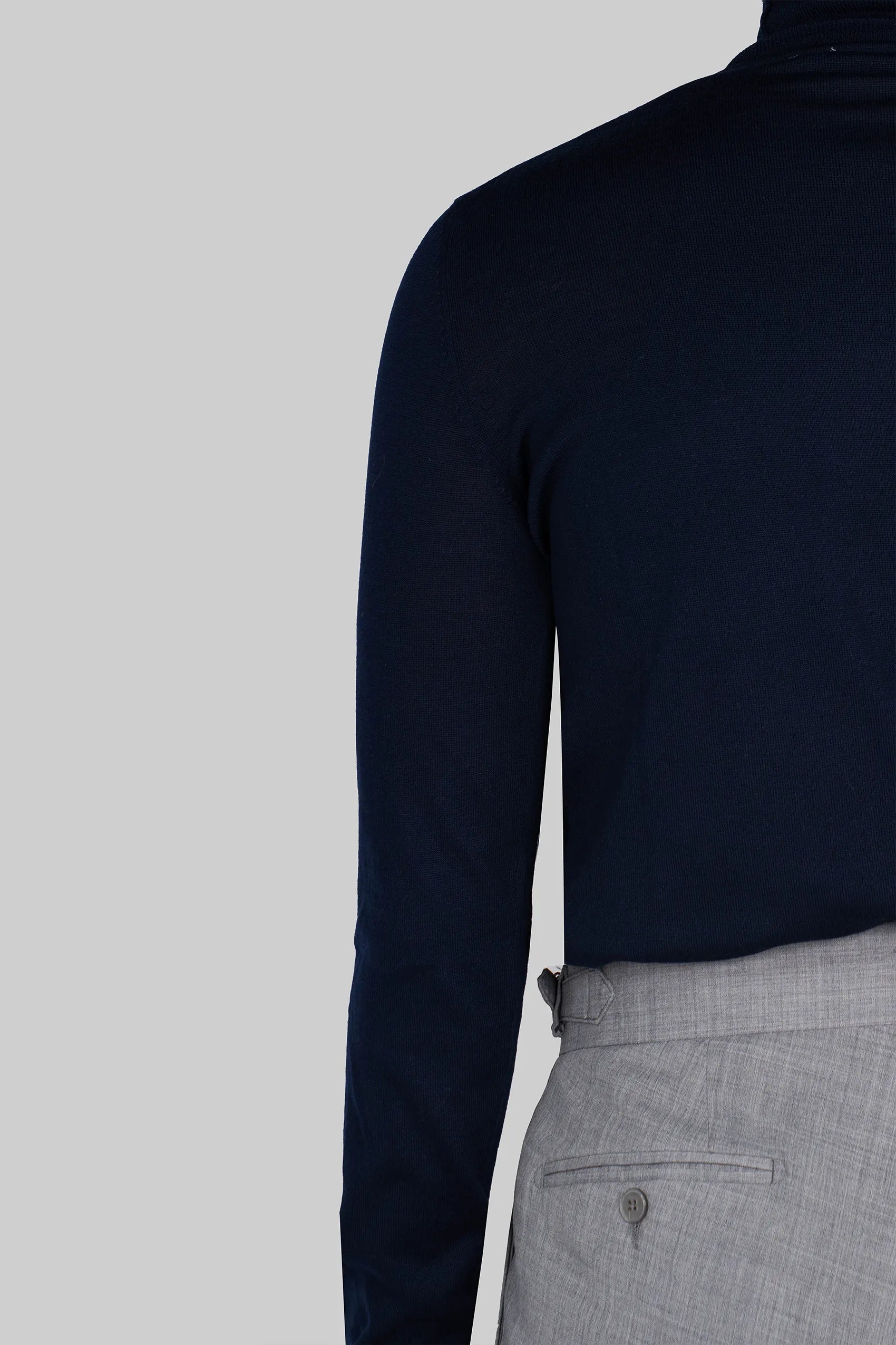 Dunkelblauer Rollkragenpullover aus italienischem Woll-Acryl-Gemisch