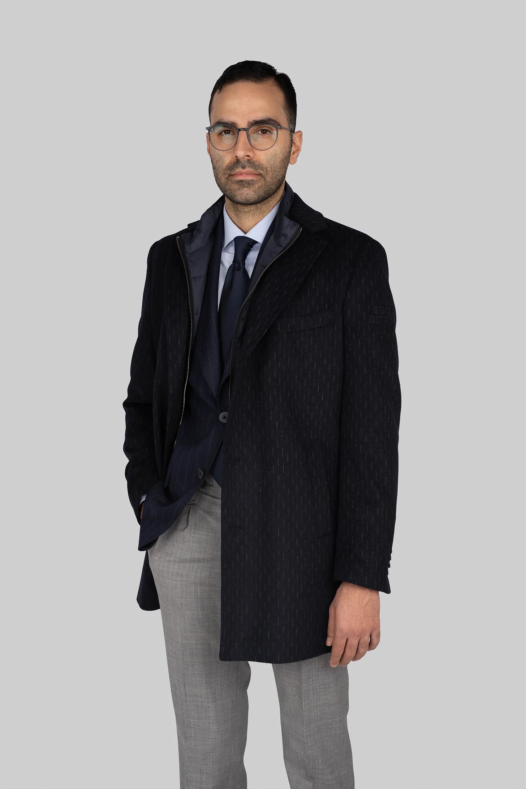 Dunkelblauer italienischer Wollmantel
