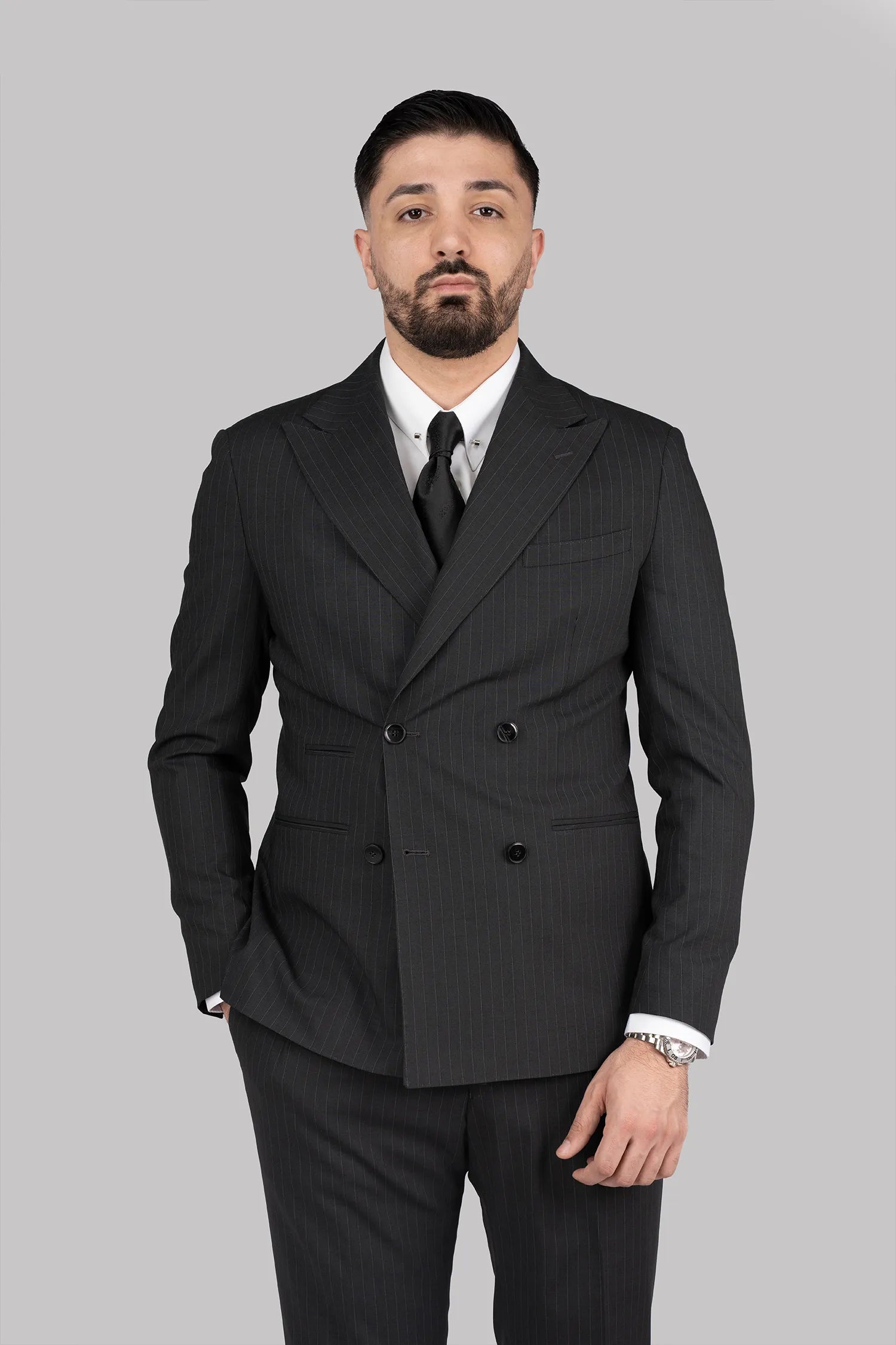 Dunkelgraues Nadelstreifen Zweiteiliges Woll-Anzug mit Tailored Fit