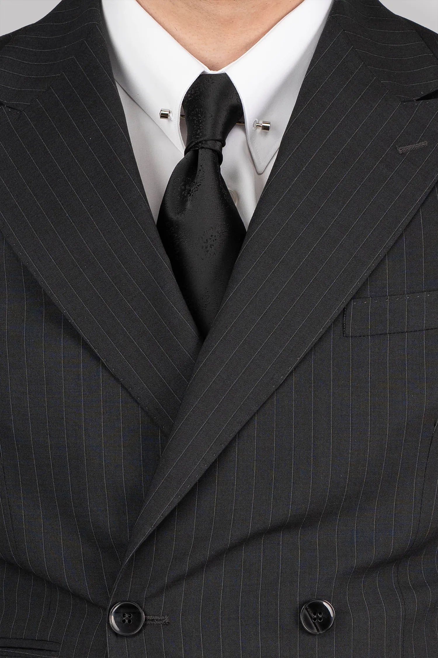 Dunkelgraues Nadelstreifen Zweiteiliges Woll-Anzug mit Tailored Fit