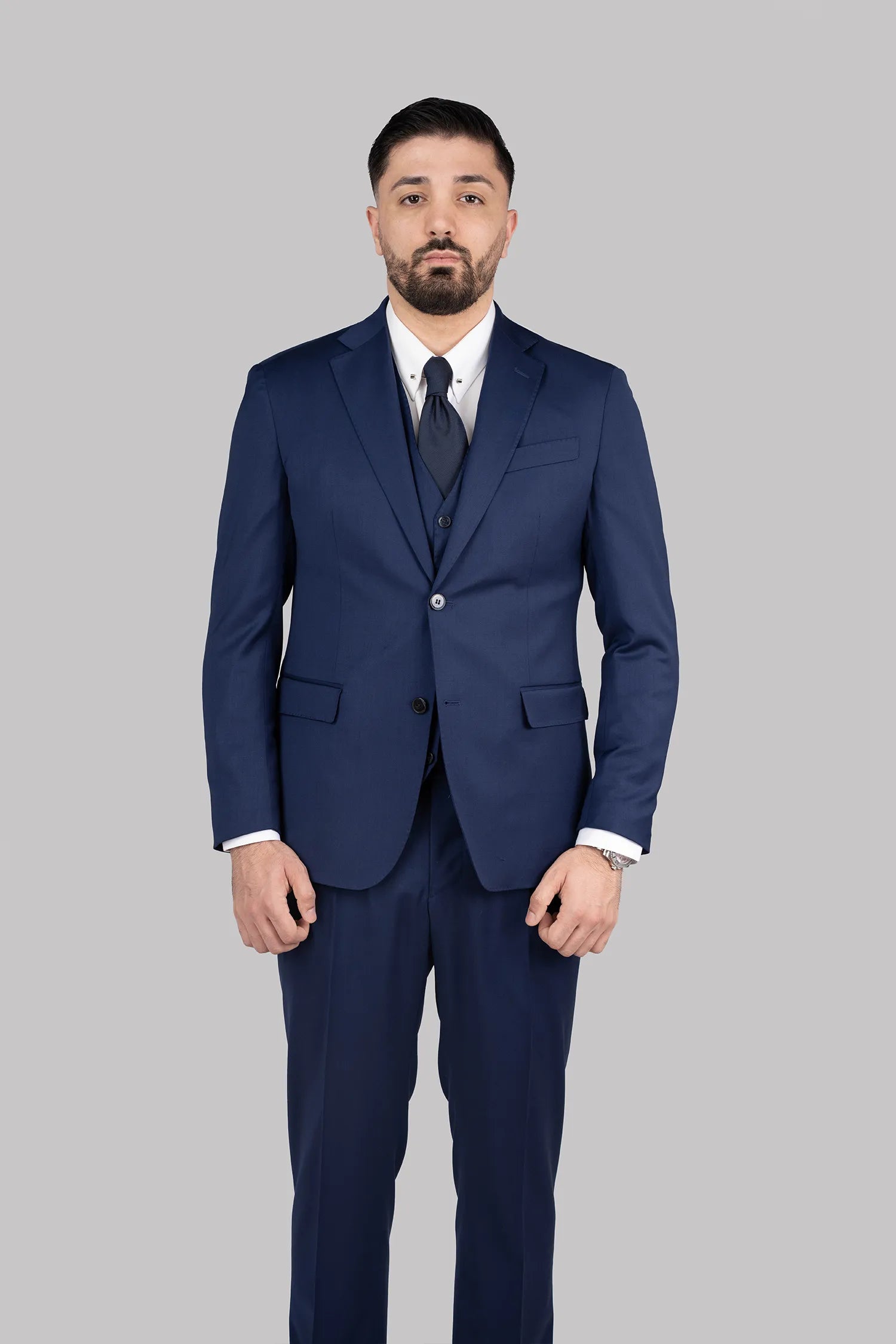 Marineblauer Dreiteiliger Woll-Anzug mit Tailored Fit