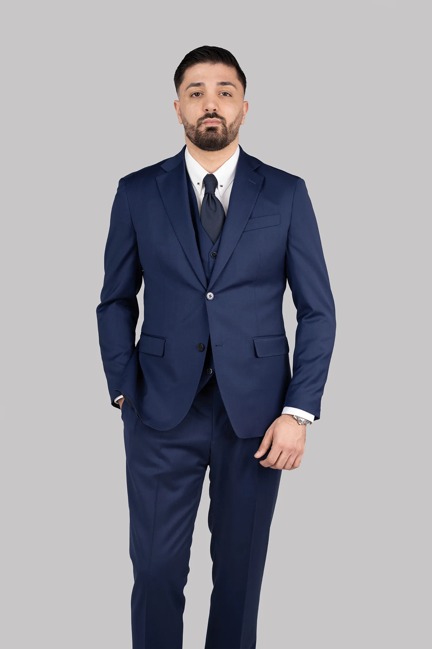 Marineblauer Dreiteiliger Woll-Anzug mit Tailored Fit