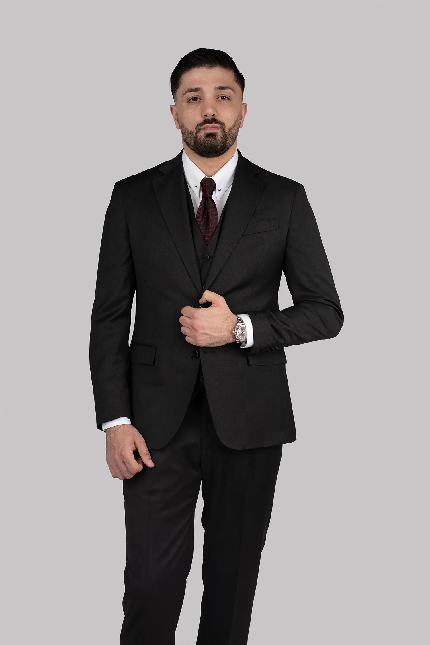 Dunkelgrauer Dreiteiliger Woll-Anzug mit Tailored Fit