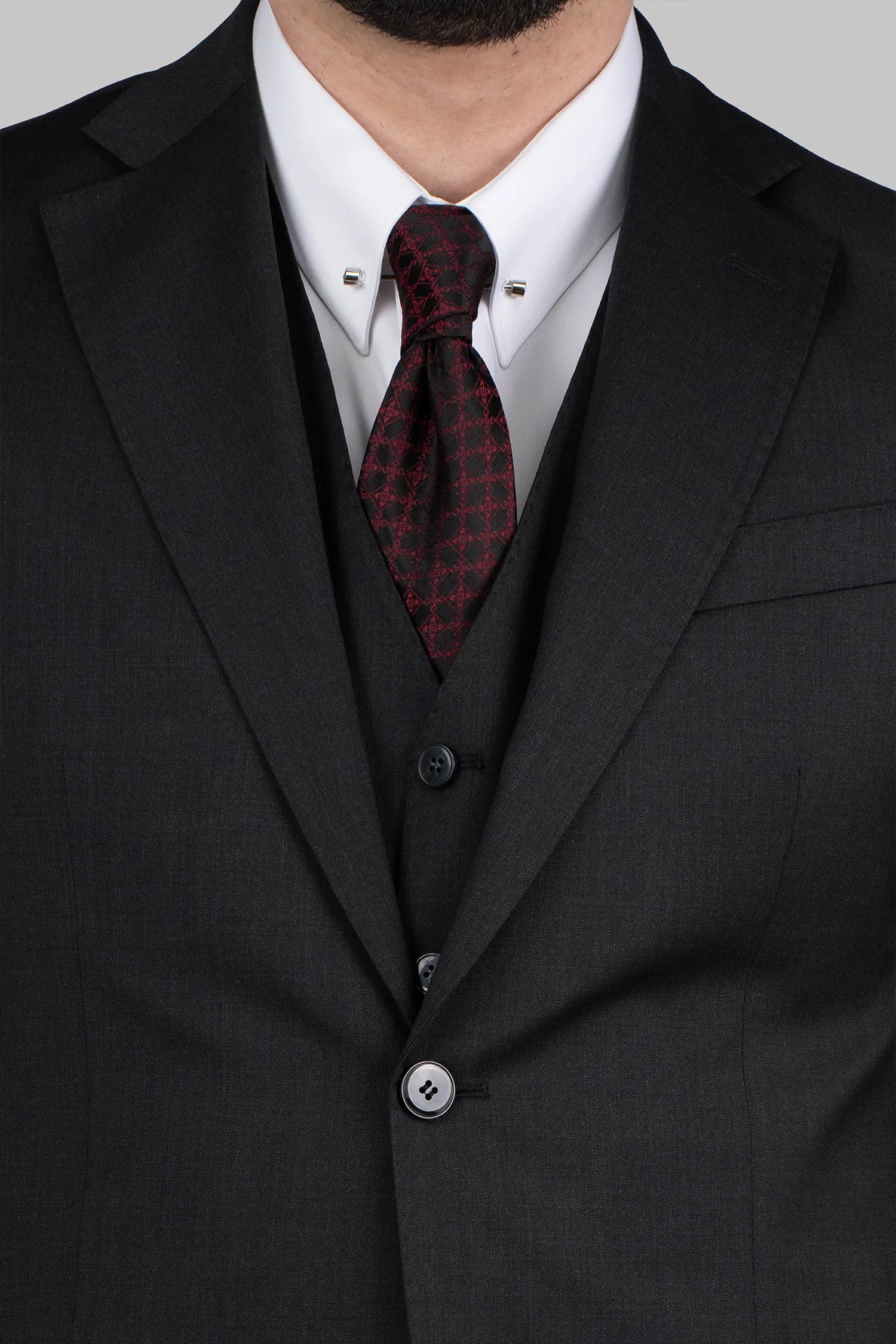 Dunkelgrauer Dreiteiliger Woll-Anzug mit Tailored Fit
