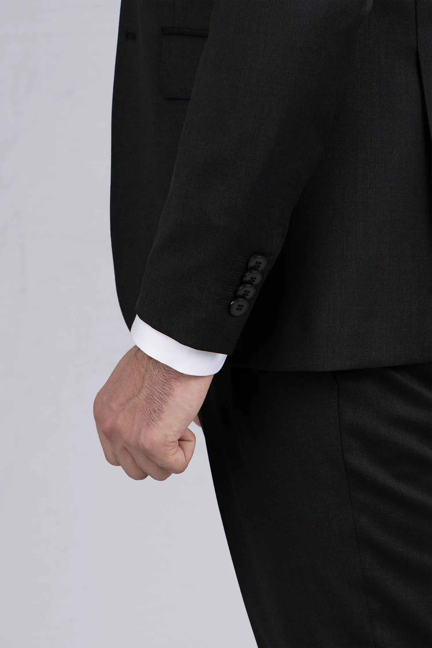 Dunkelgrauer Dreiteiliger Woll-Anzug mit Tailored Fit