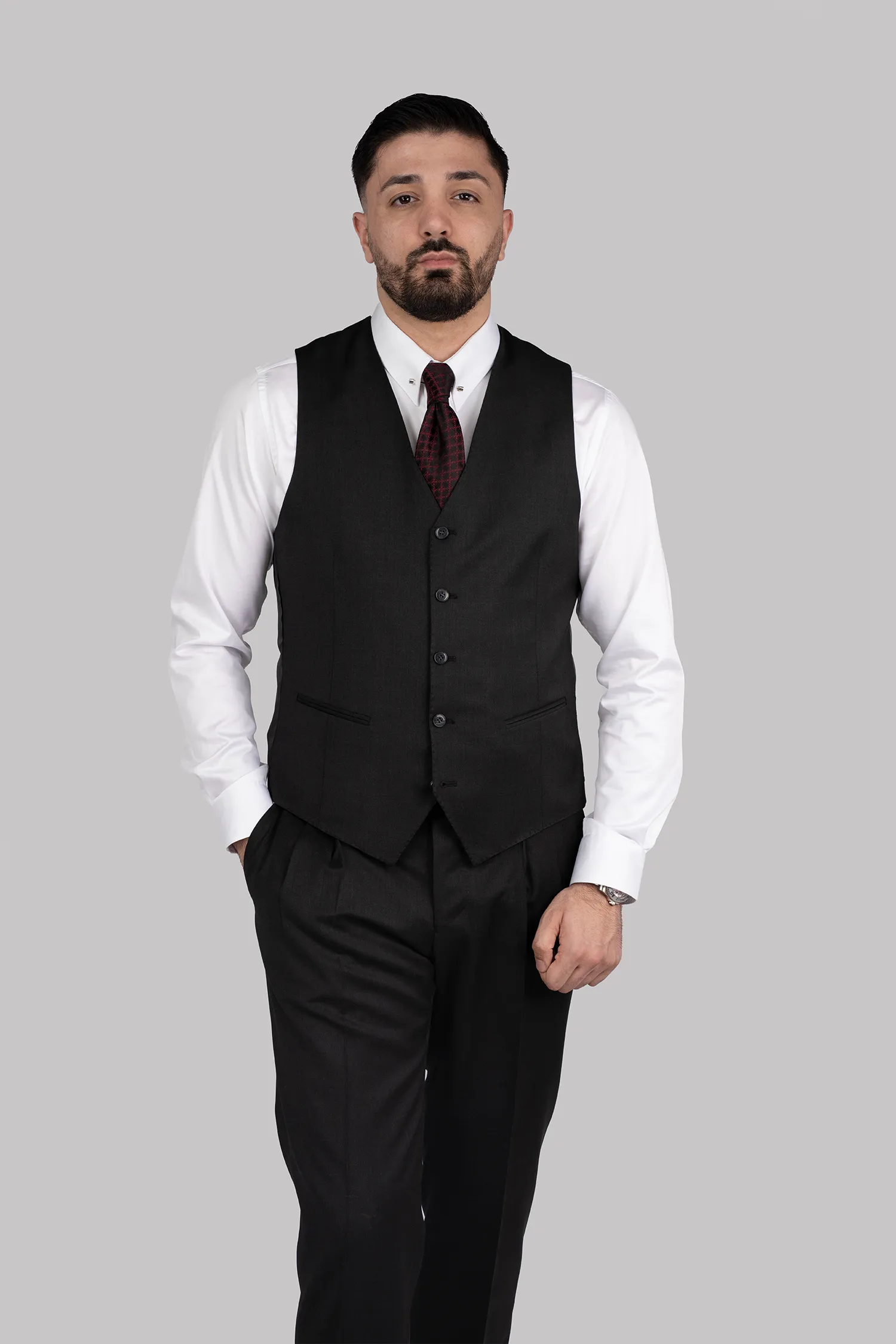 Dunkelgrauer Dreiteiliger Woll-Anzug mit Tailored Fit