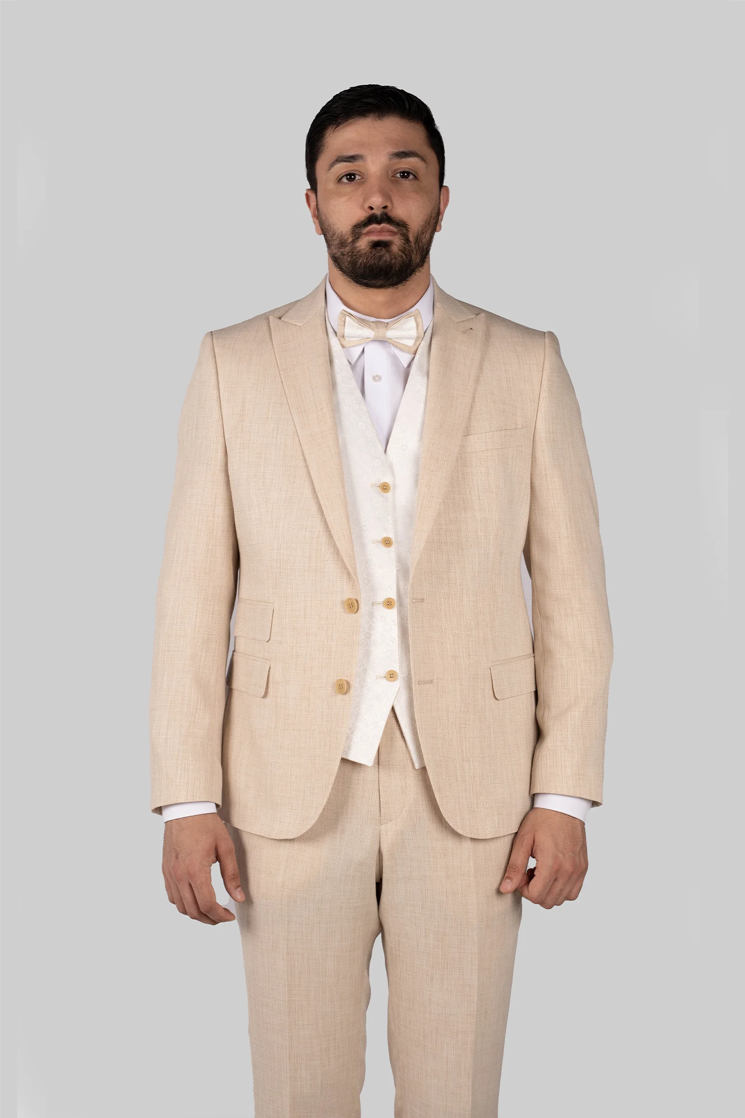 Beige two-piece suit with tailored fit