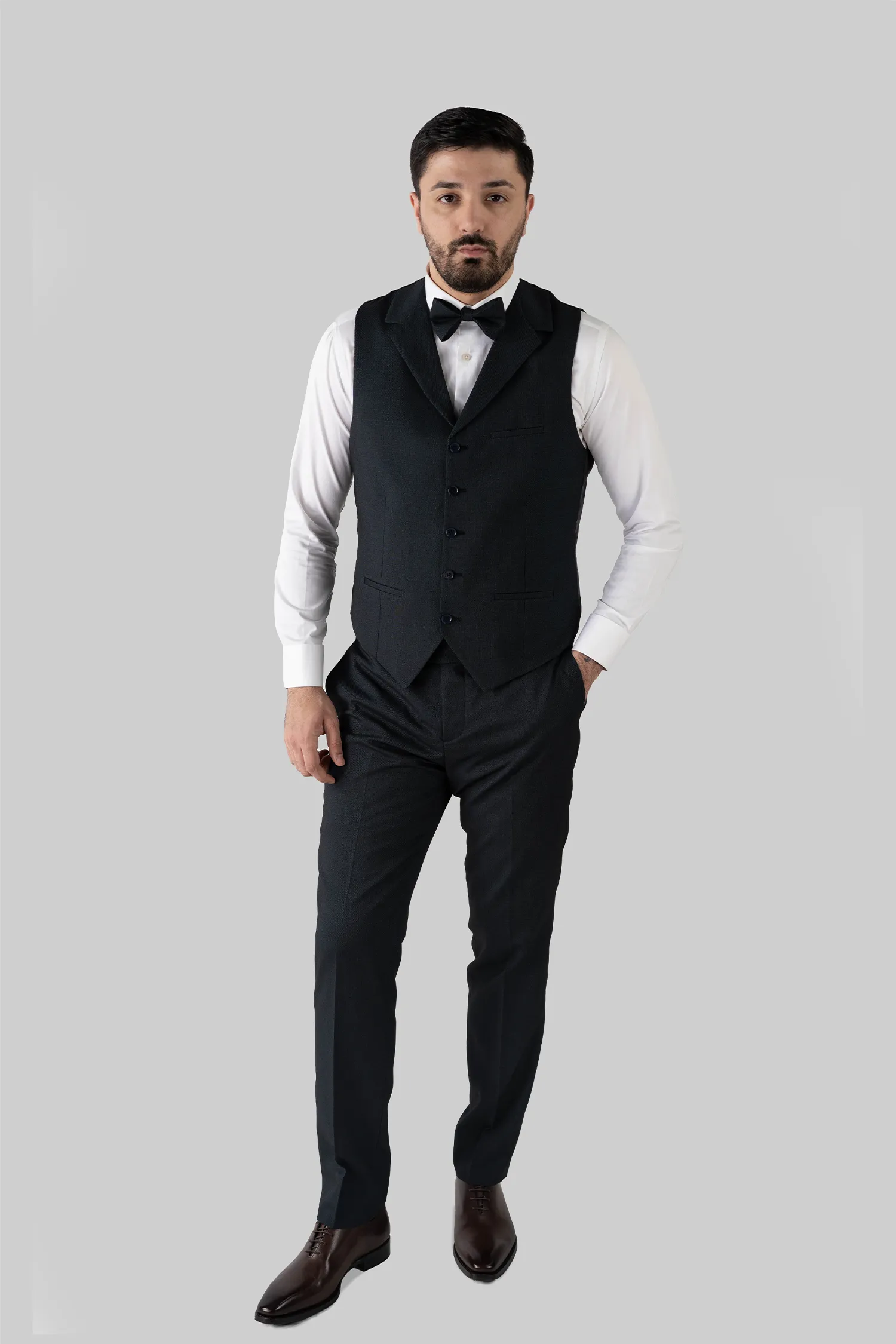 Dunkelblauer Dreiteiliger Microfaser-Anzug mit Tailored Fit