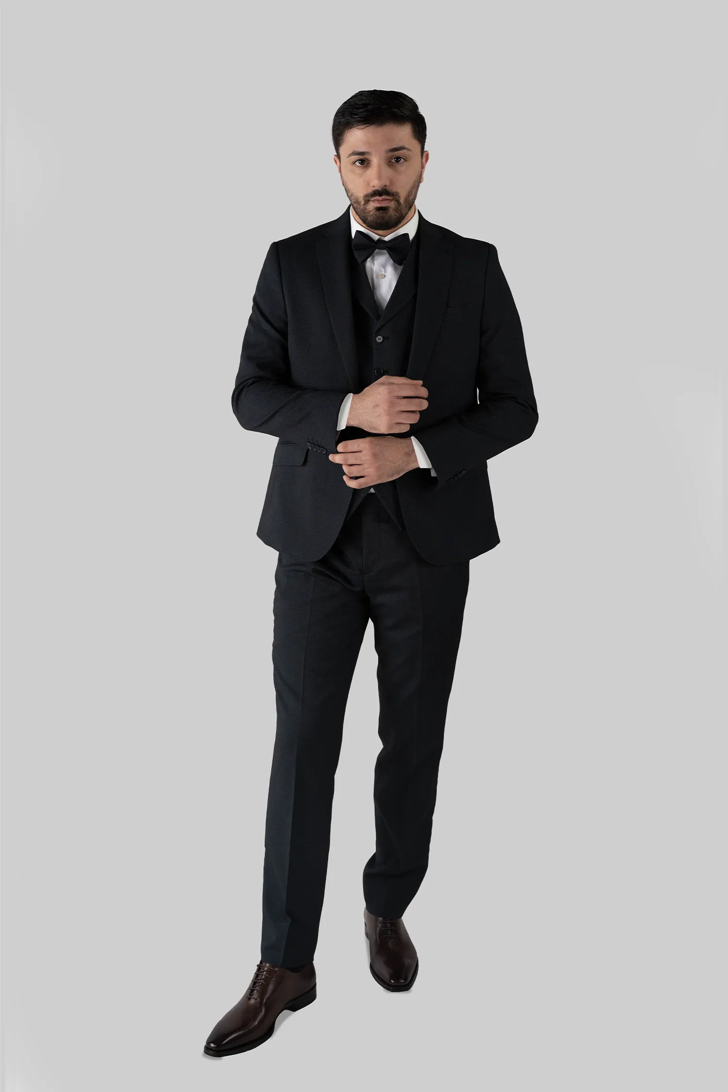 Dunkelblauer Dreiteiliger Microfaser-Anzug mit Tailored Fit