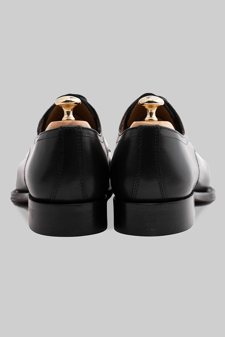 Schwarzer Derby-Schuh aus Kalbsleder