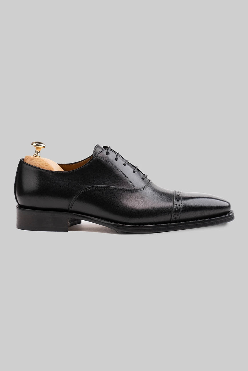 Schwarzer Oxford Cap-Toe-Schuh aus Kalbsleder