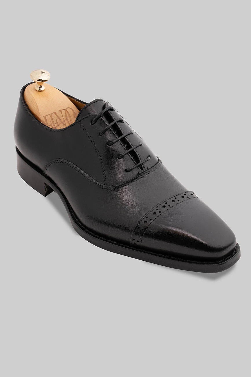 Schwarzer Oxford Cap-Toe-Schuh aus Kalbsleder