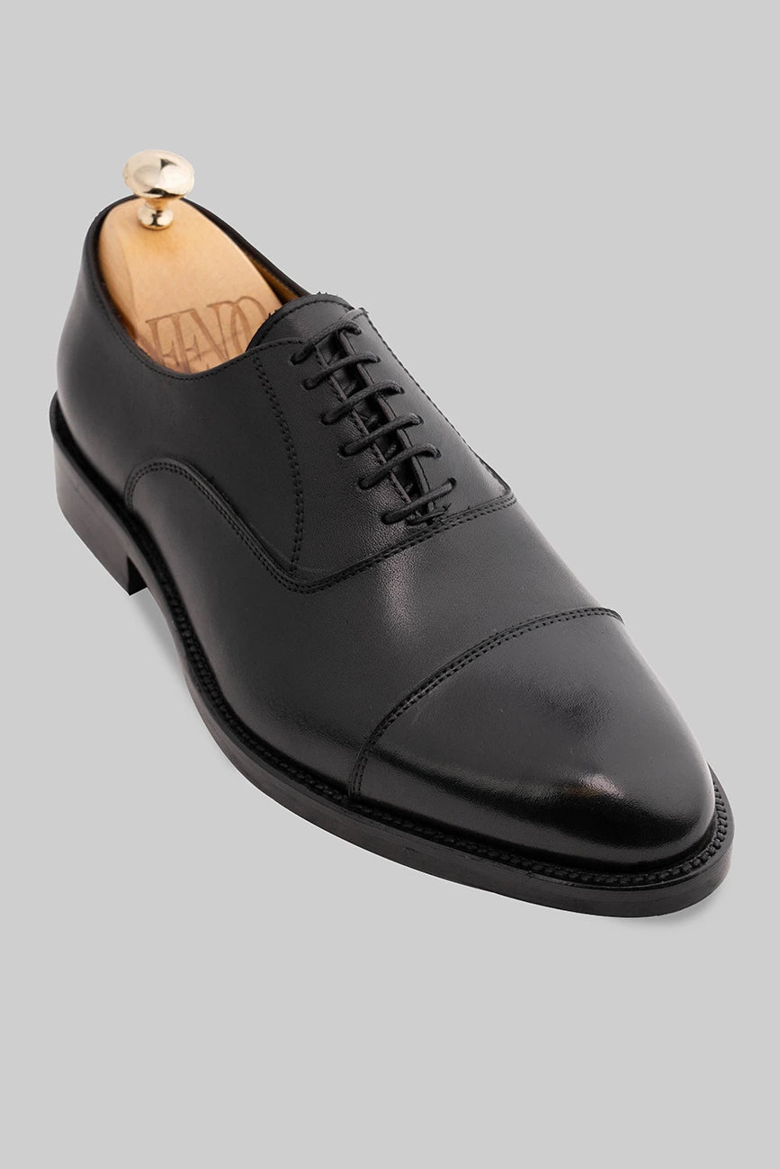 Schwarzer Oxford Cap-Toe-Schuh aus Kalbsleder