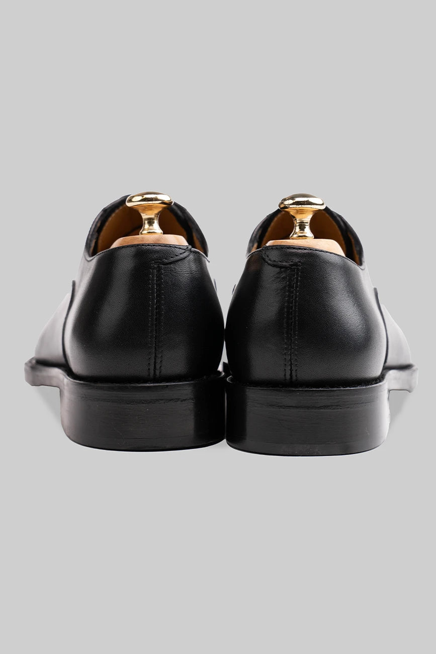 Schwarzer Oxford Cap-Toe-Schuh aus Kalbsleder