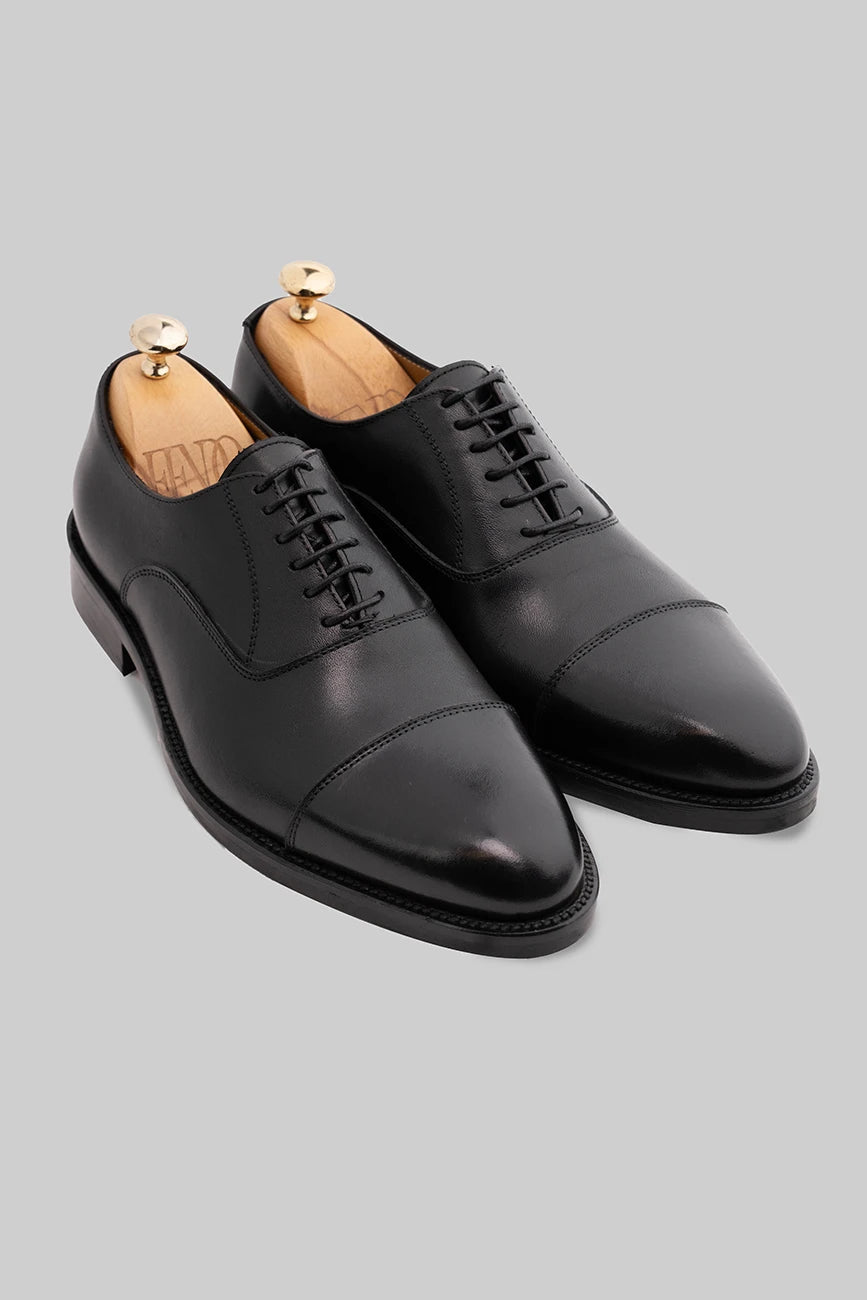 Schwarzer Oxford Cap-Toe-Schuh aus Kalbsleder