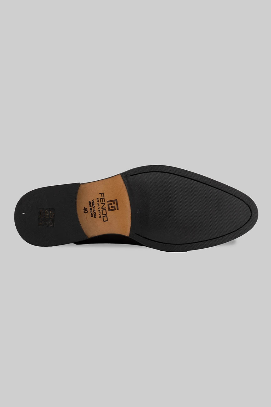 Bordeaux-colored Oxford cap-toe shoe made of calfskin