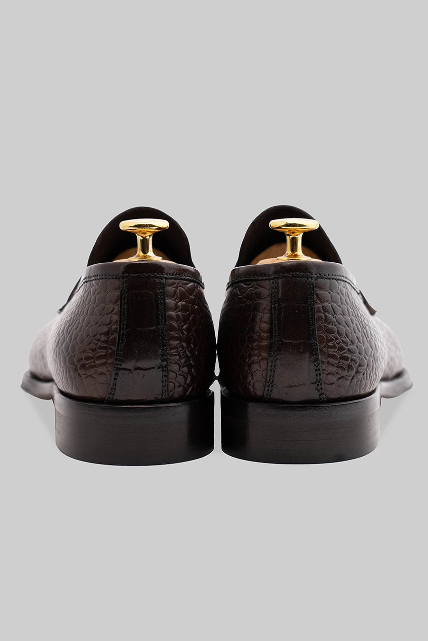 Brauner Penny Loafer aus Kalbsleder mit Kroko-Prägung